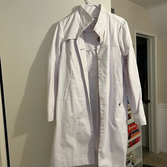 SOLD 🎉 Figs Montero Women’s The Trench Lab Coat NWT - Picture 3 of 5